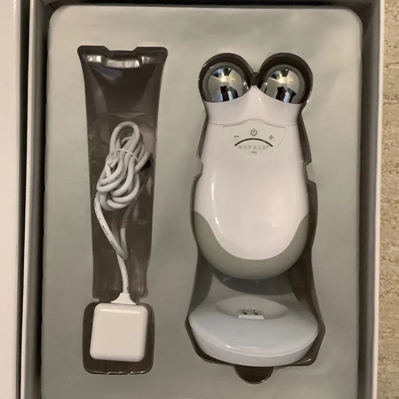 Nuface pro trinity device - Picture 1 of 4